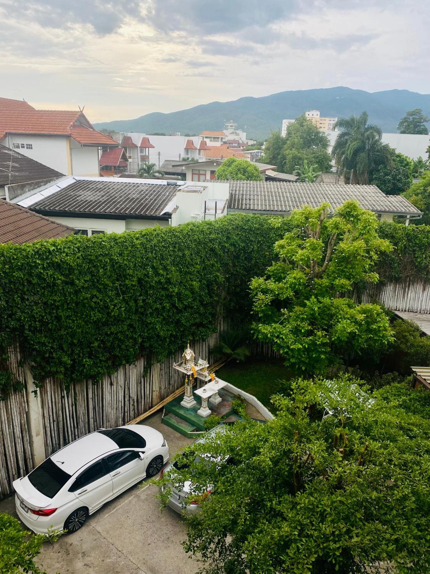 Wua Lai Boutique Hotel Chiang Mai Exterior photo