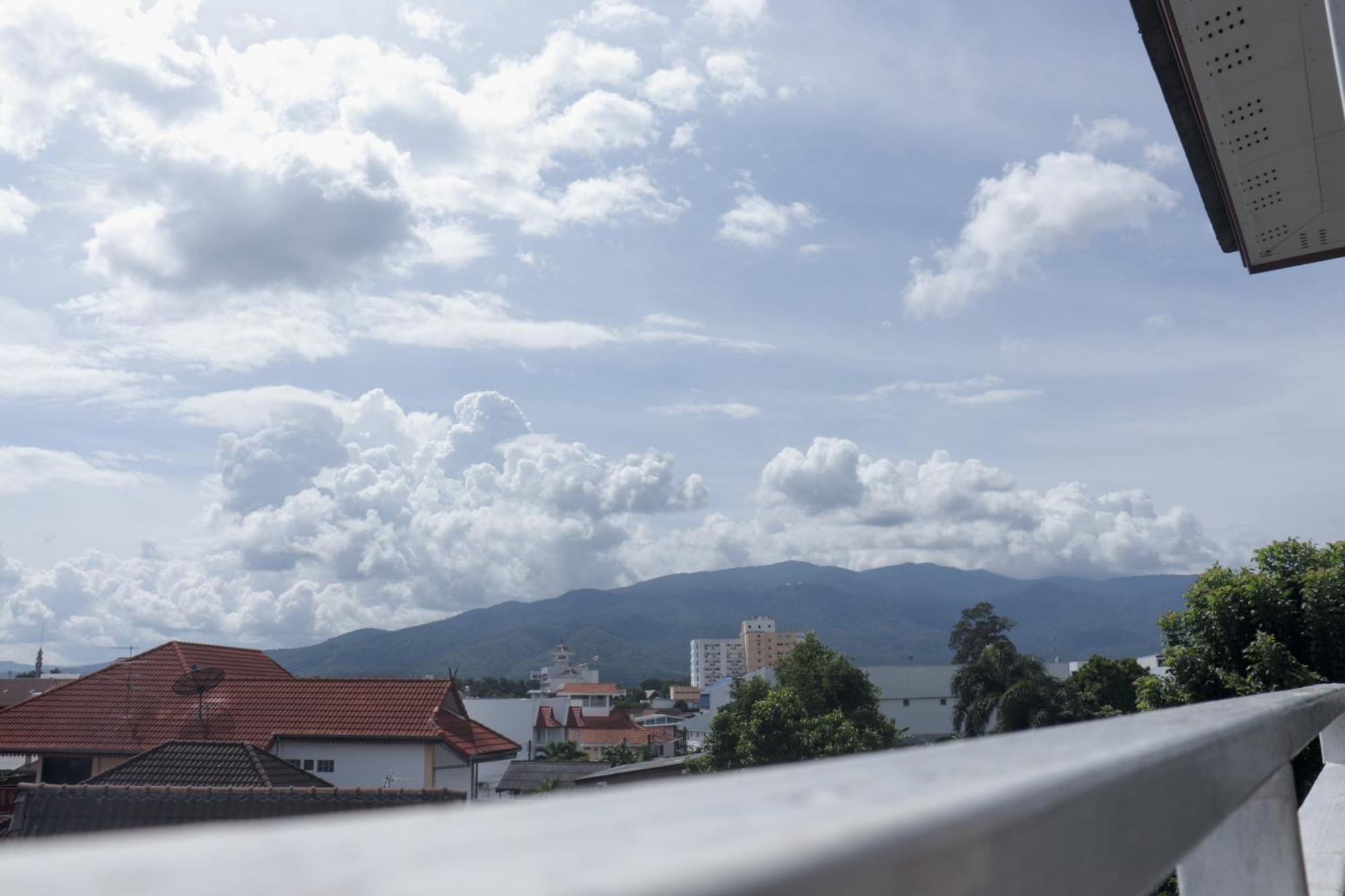 Wua Lai Boutique Hotel Chiang Mai Exterior photo